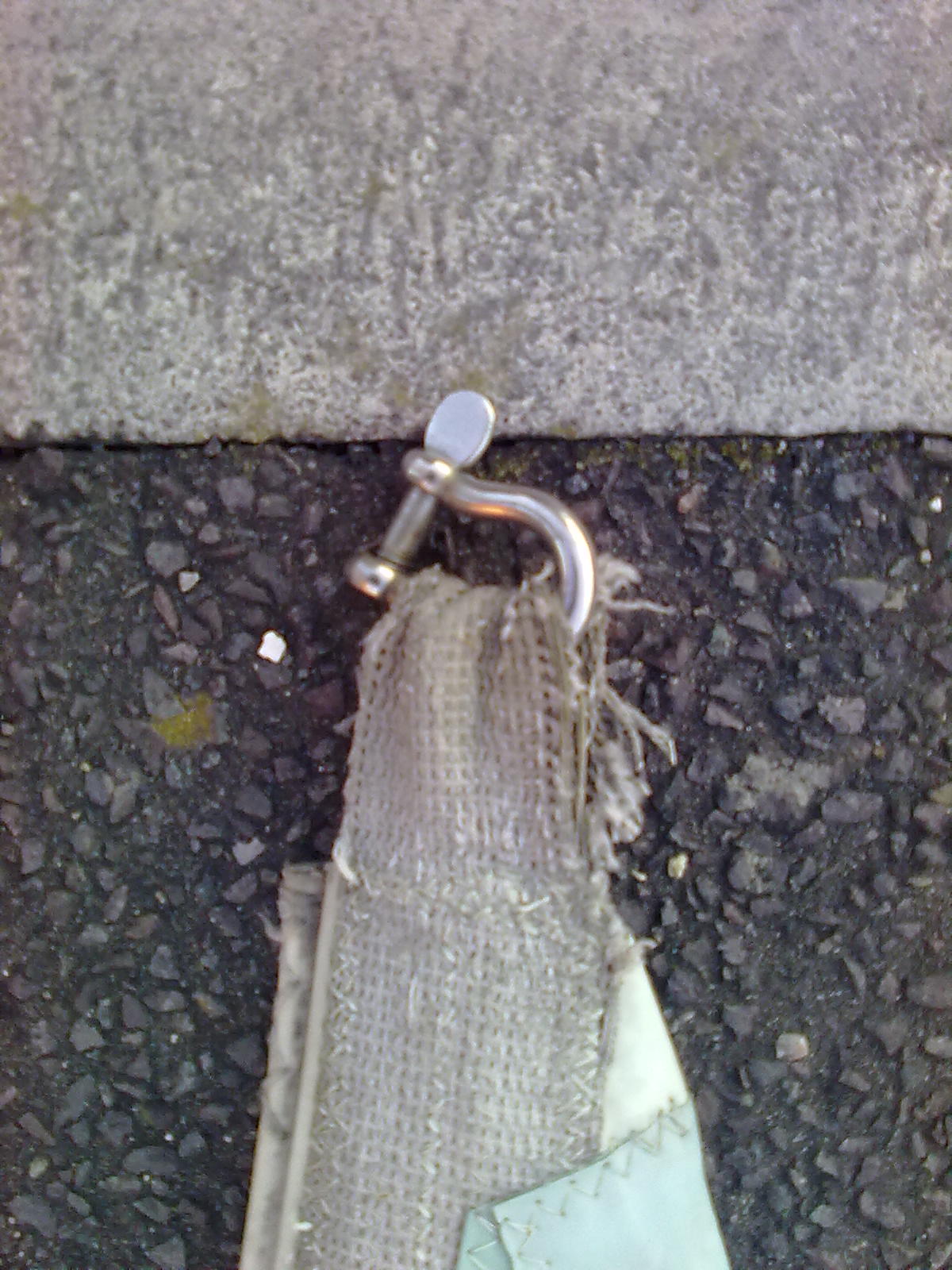 head with s/s shackle, been frayed like this years,