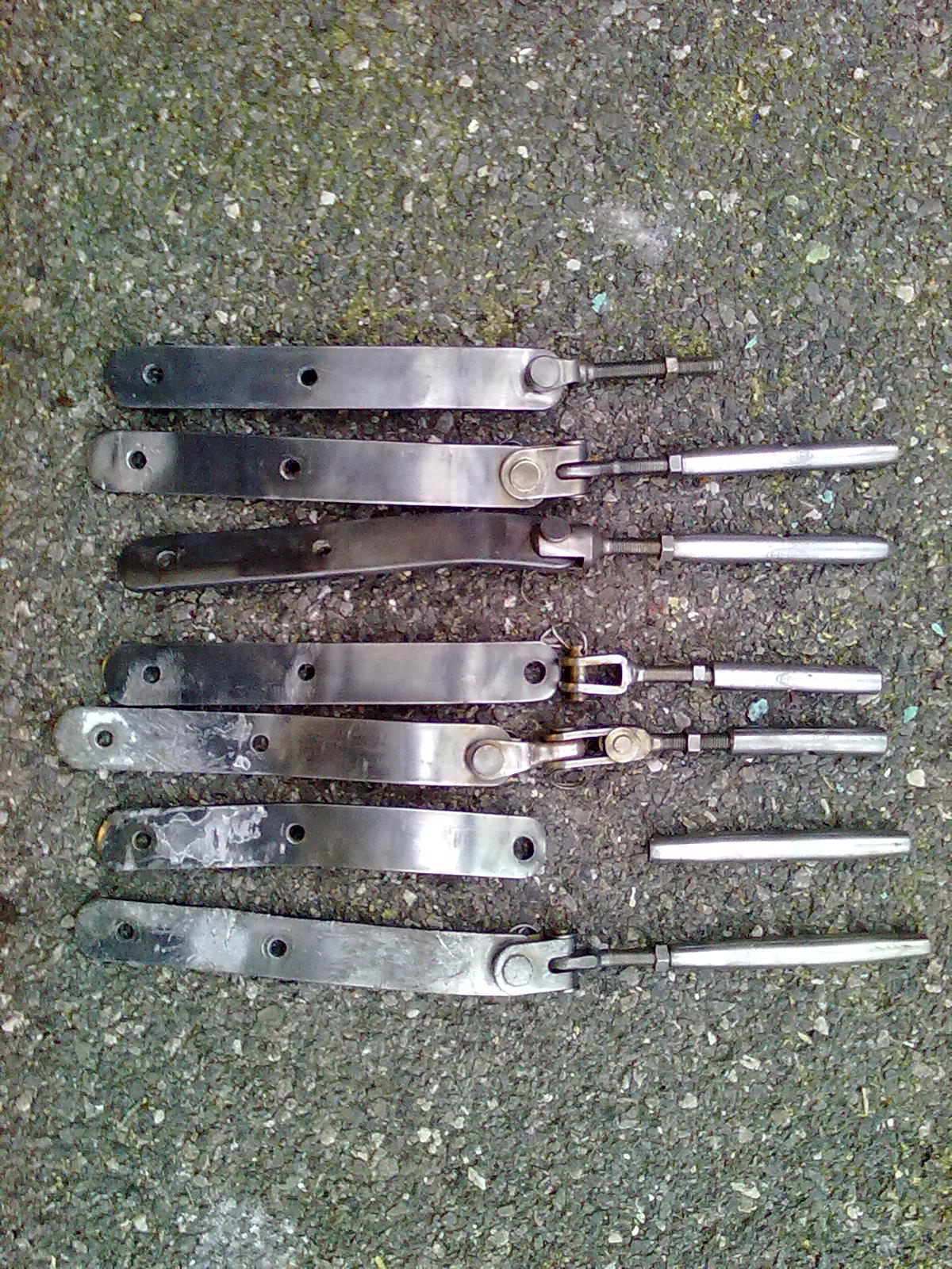 complete set of chainplates rigging screws in ss - some  scratches on 3 chainplates but its all thick guage