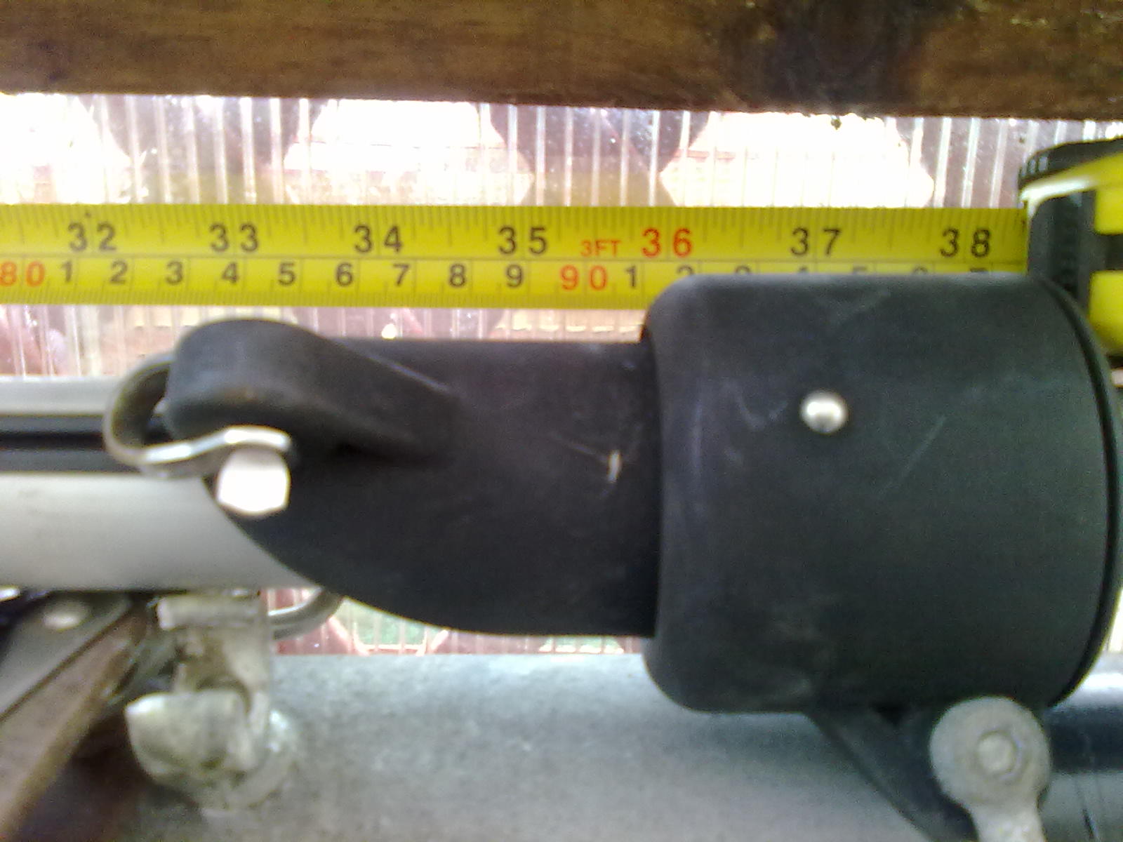 2010 detail of head bearings, note  15cm between sail head and  bearing top (limit of slide)